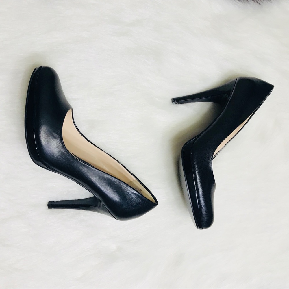 Nine West black pumps